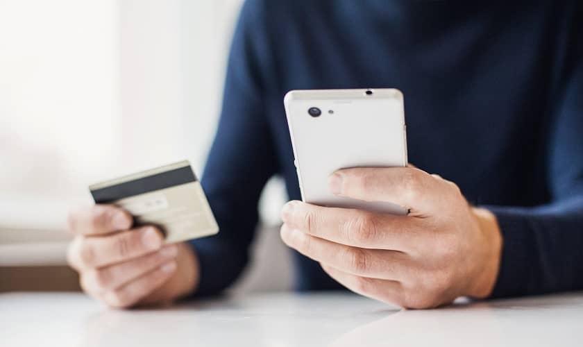 Droši iepirkties internetā, izmantojot mobilo telefonu.  Droši iepirkties internetā, izmantojot mobilo telefonu.